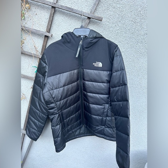 The North Face Synth II Insulated Jacket in Black - Picture 3 of 13